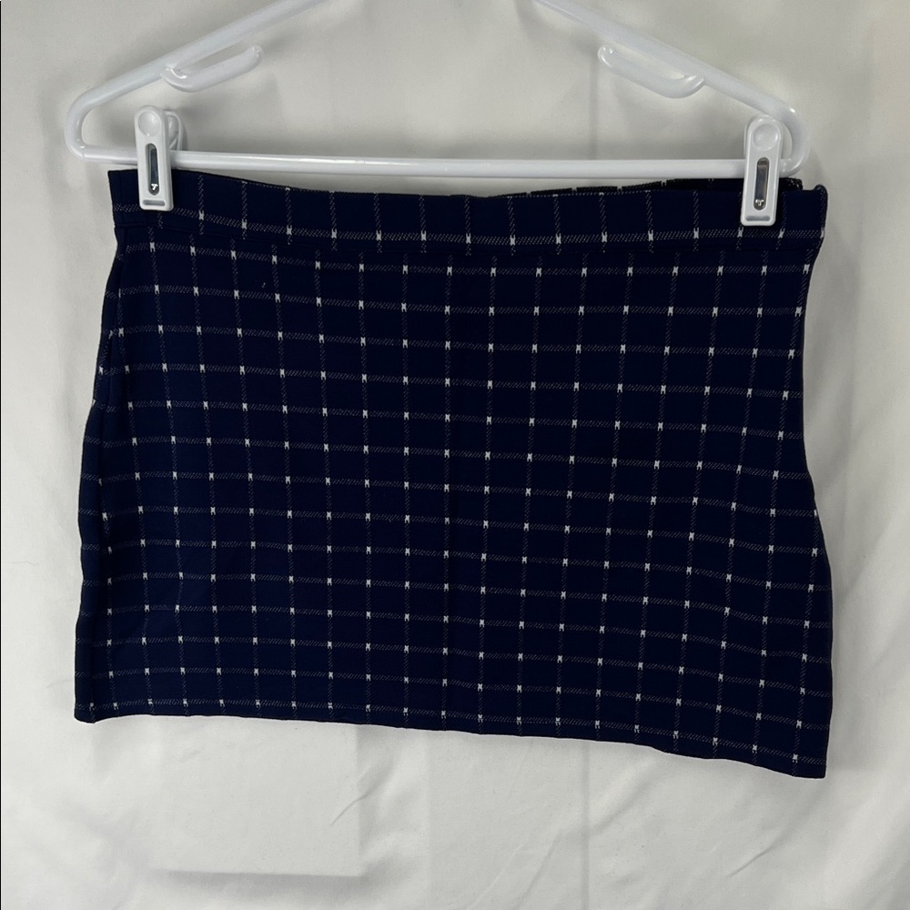 Forever 21 - Women’s skirt - Size Large - Navy and White - Plaid - Mini